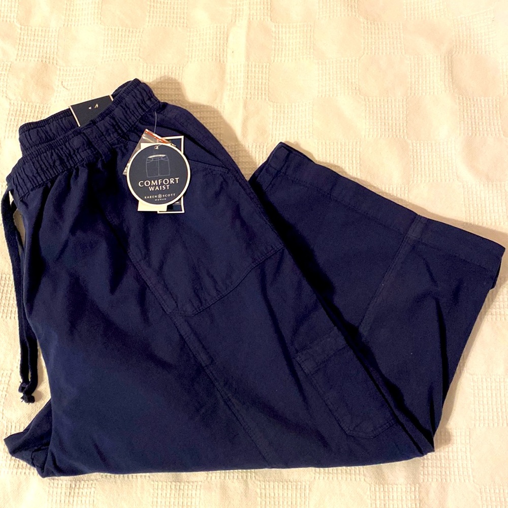NWT navy capris!
